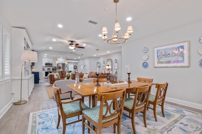 Building Photo - 605 Waverly Rd