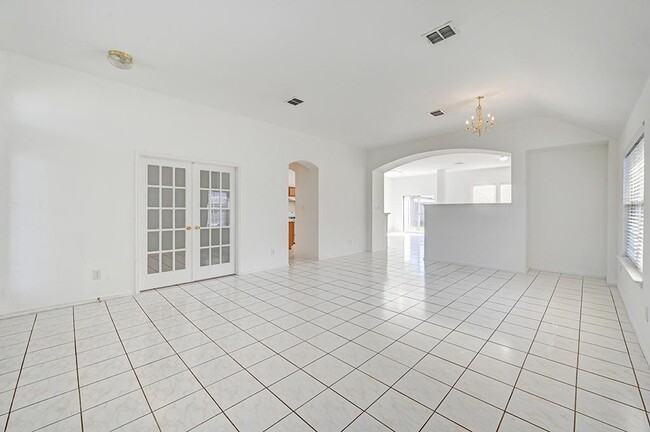 Building Photo - 2710 Logan Dr