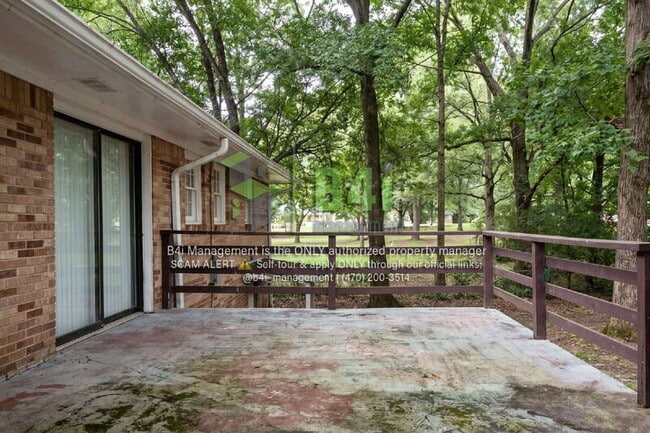 Building Photo - 6106 Venetian Way SW