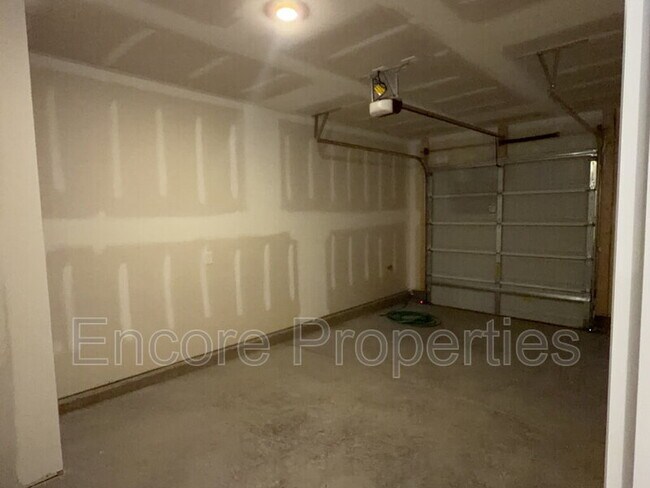 Building Photo - 3219 Bailey Lk Dr