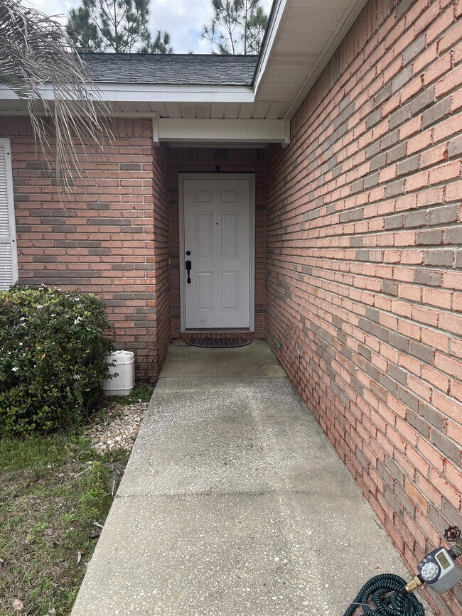 Building Photo - 2381 Hilton Dr