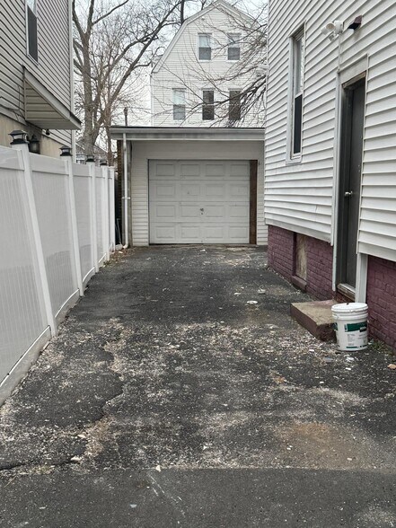 Building Photo - 55 Schley St