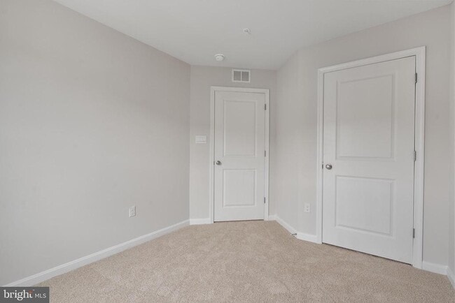 Building Photo - 5225 Manor Park Dr