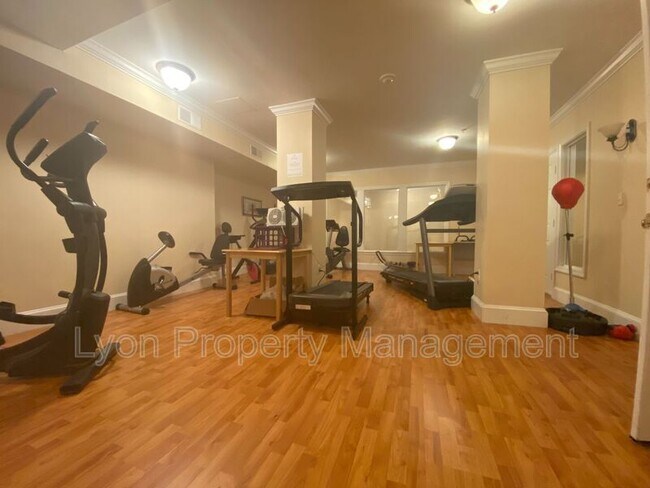 Building Photo - 426 Mt Hope St