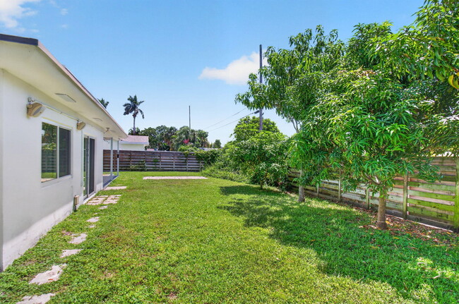 Building Photo - 200 NE 28th Terrace