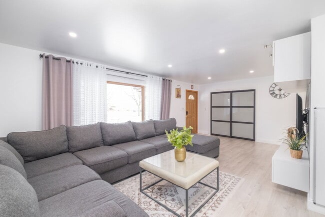 Building Photo - 5621 S 22nd St