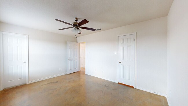 Building Photo - FREE DECEMBER RENT!!