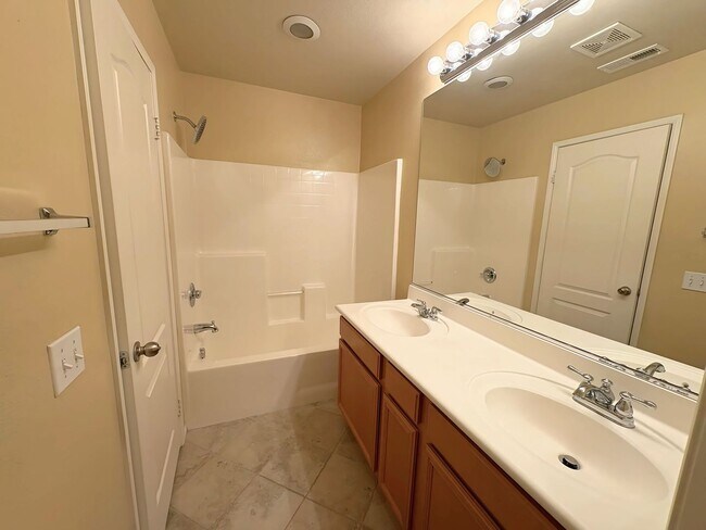 Building Photo - Beautiful Moreno Valley Home