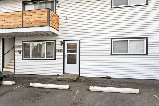 Building Photo - Remodeled 2 bedroom! $1000 VISA GIFTCARD AT MOVE IN!