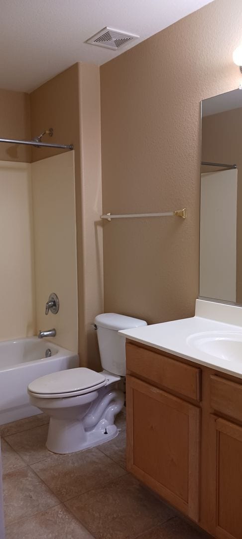 Building Photo - Warm, Inviting 3 Bed / 2 Bath Home in Surp...