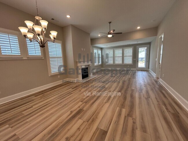 Building Photo - 411 Silverbell Ct
