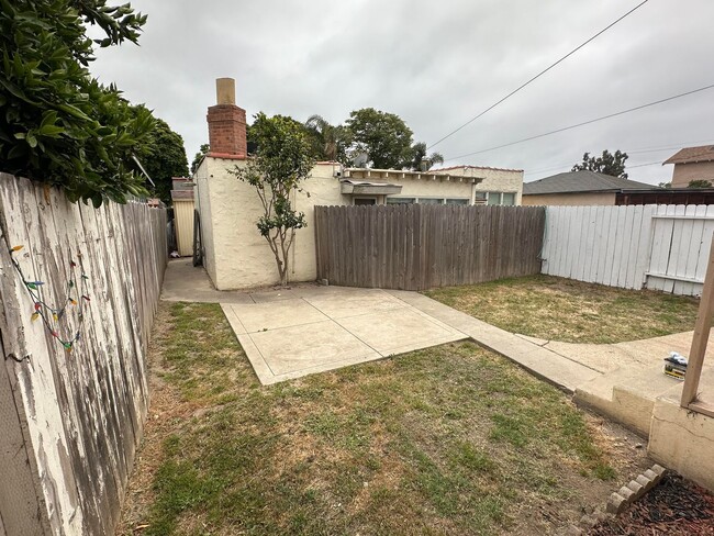 Building Photo - Cute NE Santa Maria 1 Bedroom/1 Bath rear ...