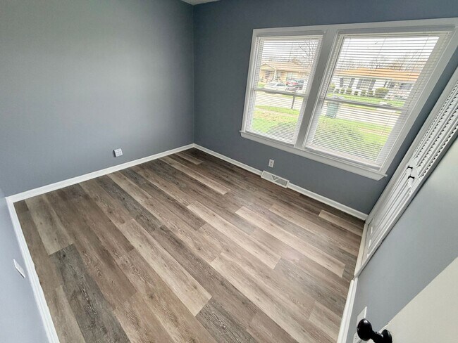 Building Photo - 1134 Oakwood Dr