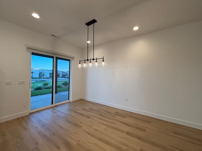 Building Photo - SPACIOUS PATIO HOME FOR RENT!