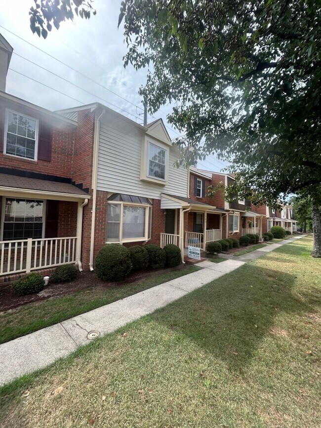 Building Photo - West Columbia Townhome in Stratford Place