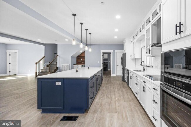 Building Photo - 5692 King Stuart Dr