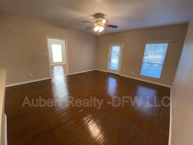 Building Photo - 300 E Main St