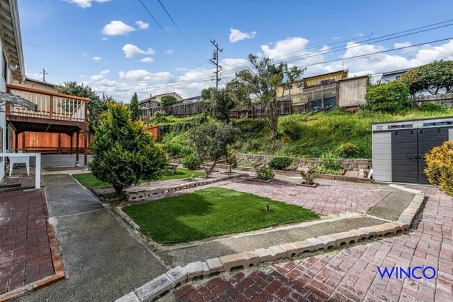 Building Photo - 372 Avalon Dr