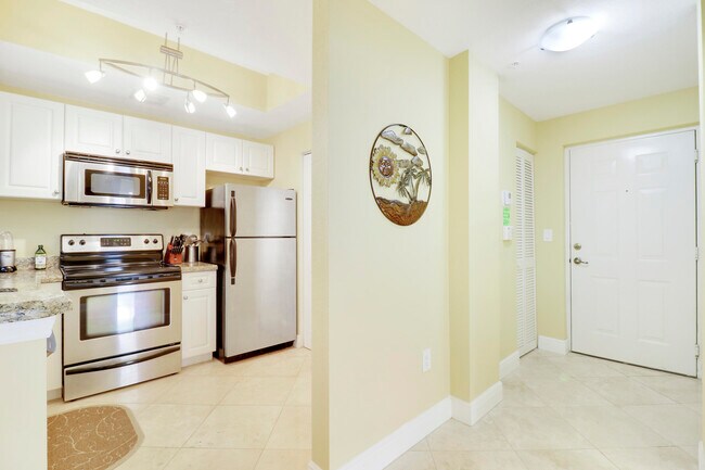 Building Photo - 2802 Sarento Pl