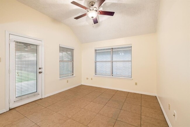 Building Photo - 10459 Parkside Dr