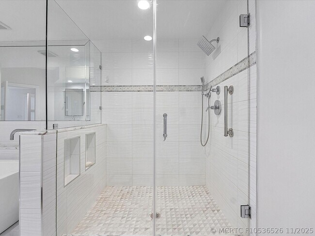 Building Photo - 3100 N Ocean Blvd