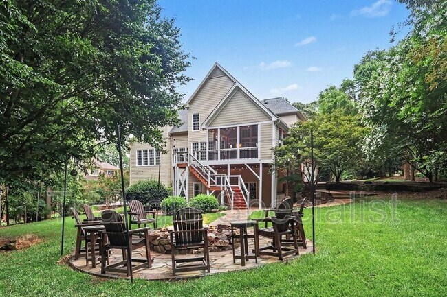 Building Photo - 6121 Carlyle Dr