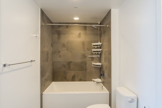 Building Photo - 2Bd/2Ba Seattle Condo