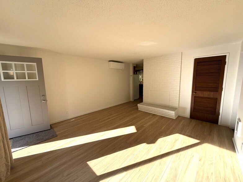 Building Photo - 745 E 43rd Ave