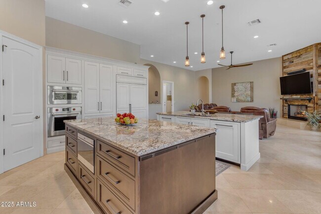 Building Photo - 6938 E Lomas Verdes Dr