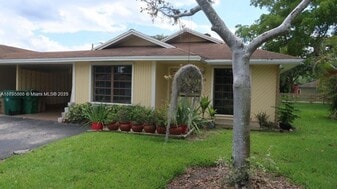 Building Photo - 3658 E Bell Dr