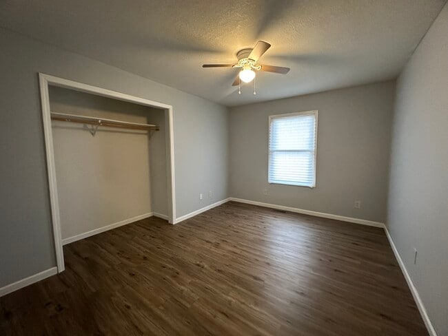 Building Photo - 104 W Davis St