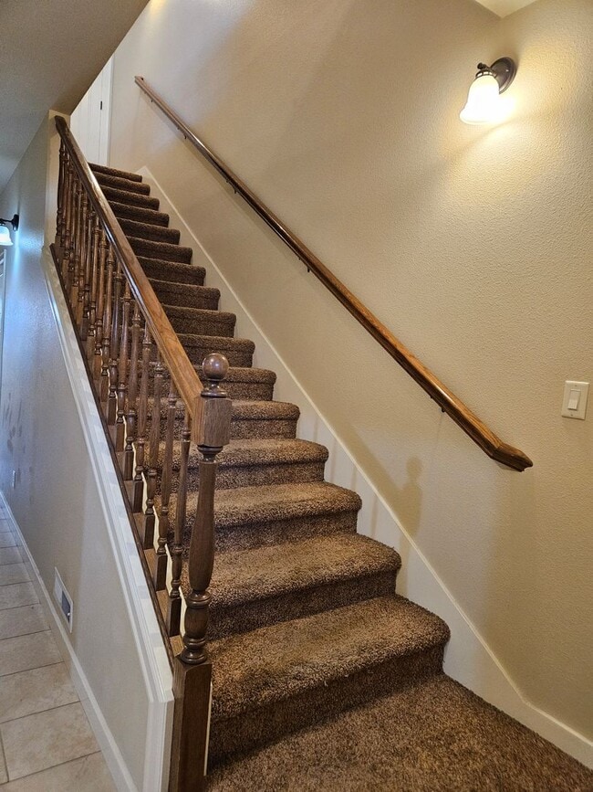 Building Photo - 3Bd/2Ba Two story townhouse - Available soon!