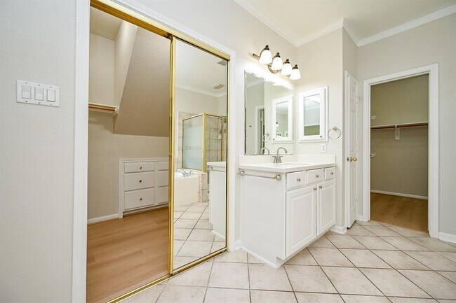 Building Photo - 22511 Bridgehaven Dr
