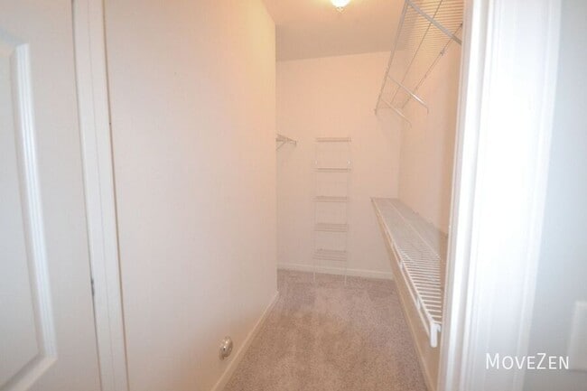 Building Photo - 210 Fullford Ln