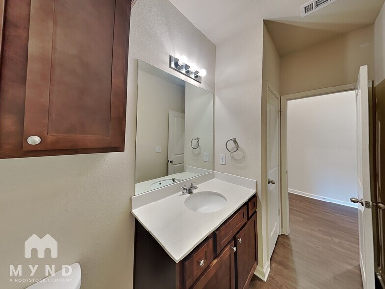 Building Photo - 803 Golden Bell Wy