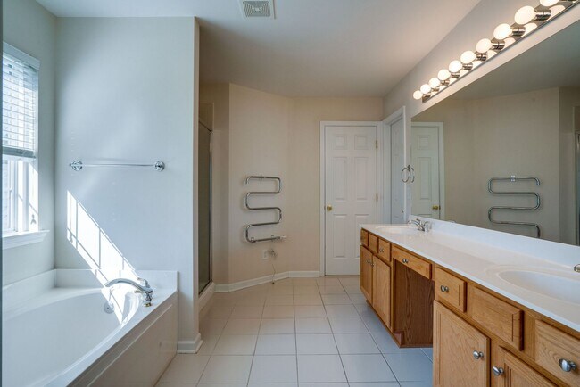 Building Photo - COMING SOON! 3- or 4-bed/3.5-bath in Brent...