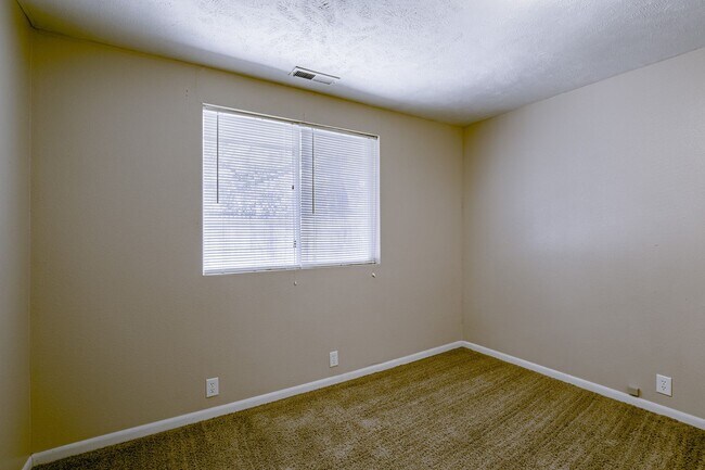 Building Photo - **$500 Move In Credit - SHORT TERM LEASE O...