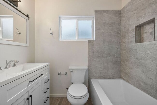 Building Photo - Beautiful Remodeled 3 Bedroom Duplex