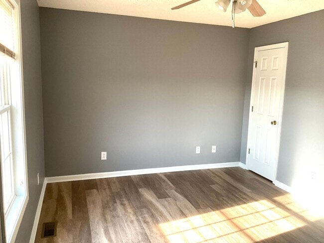 Building Photo - 2 Bedroom, 2 Baths Duplex Apartment for Rent with Unfinished Basement