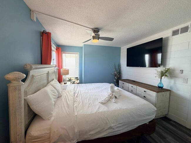 Building Photo - 8743 Thomas Dr