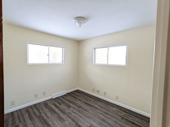Building Photo - 1741 Roberts St
