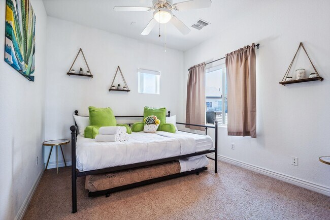 Building Photo - 3 BR + Bonus, Fully furnished, Includes Ut...