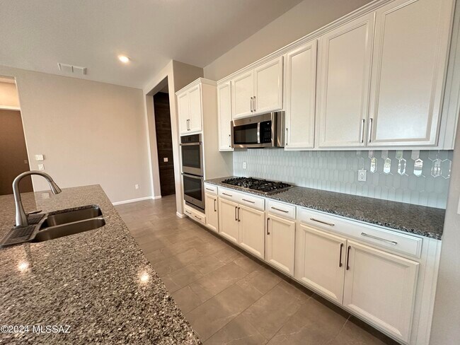 Building Photo - 12474 N Appling Ave