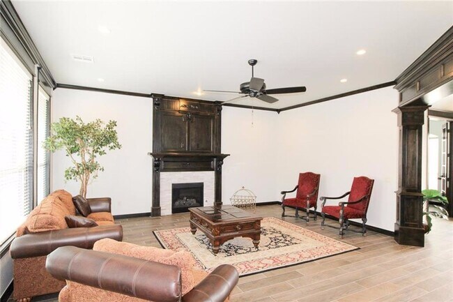 Building Photo - 4001 Sam Gordon Dr