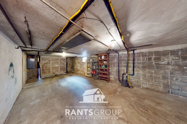 Building Photo - 2-Bedroom Home with Basement on a Spacious...