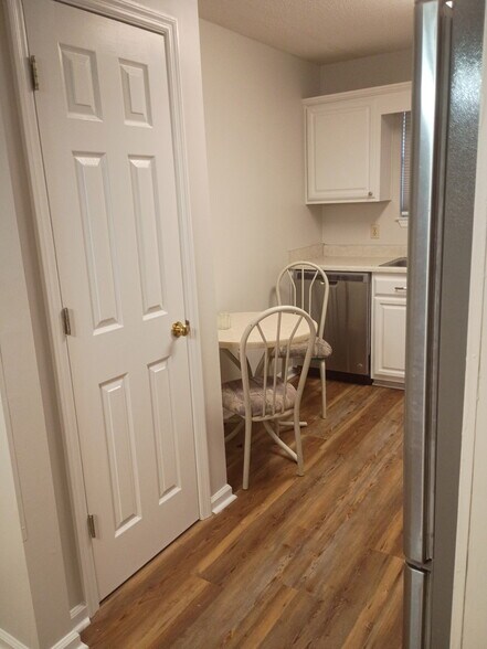 Building Photo - 211 Edgewater Rd