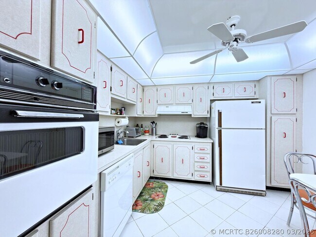 Building Photo - 3546 S Ocean Blvd