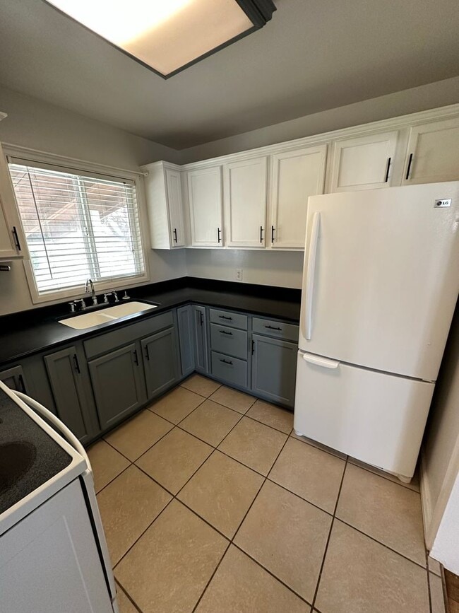 Building Photo - 4650 S