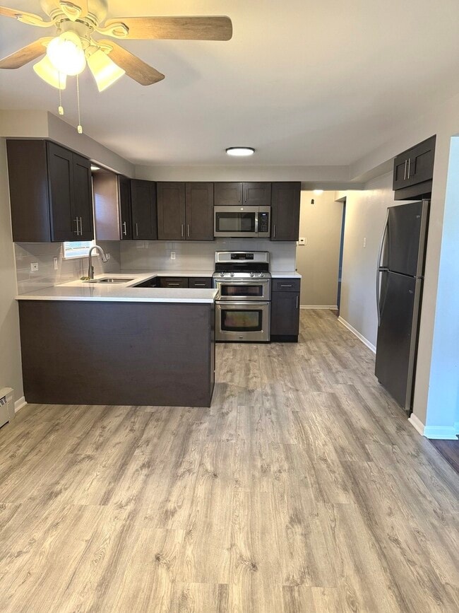 Building Photo - 4644 N Sayre Ave