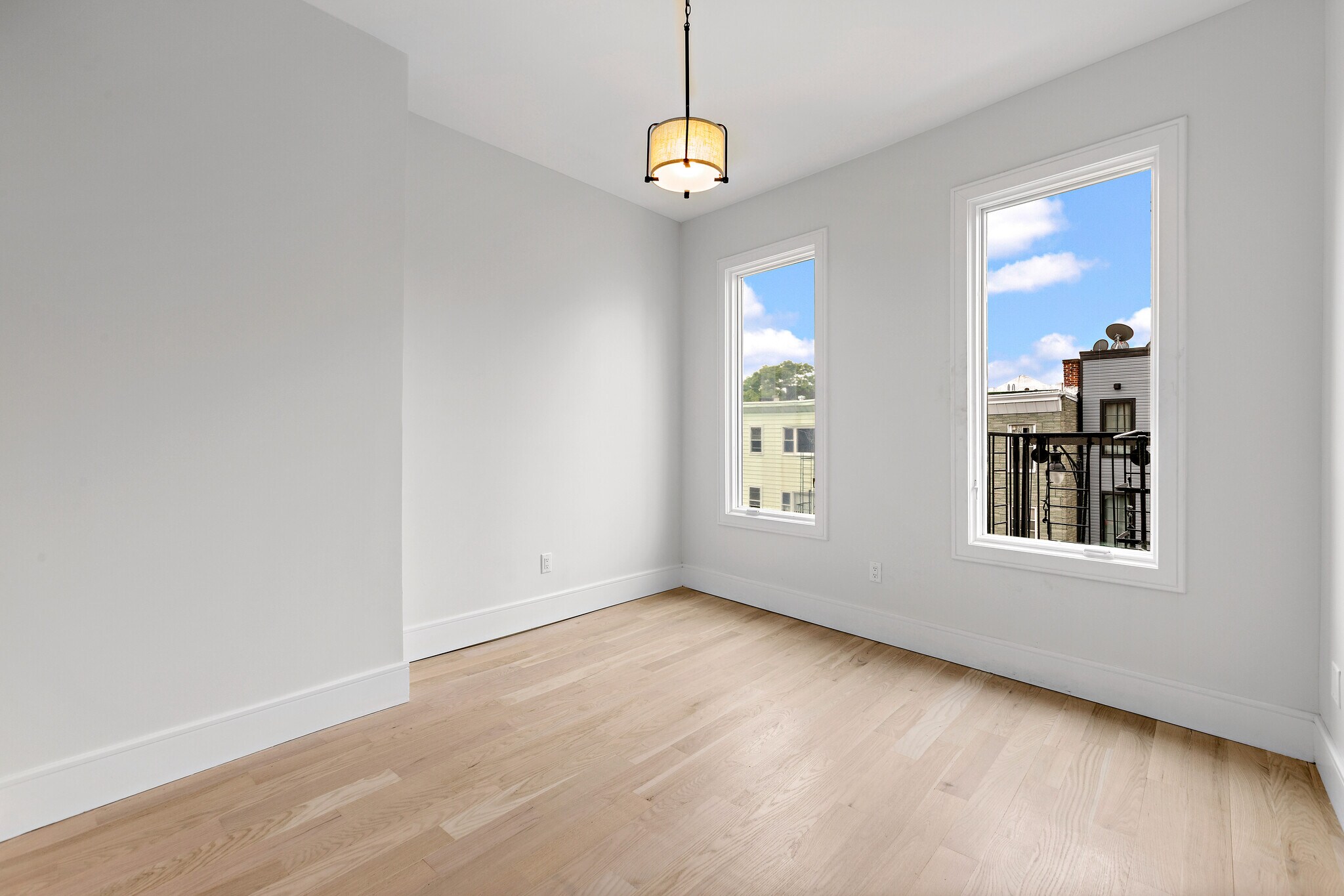 Building Photo - 542 Newark Ave